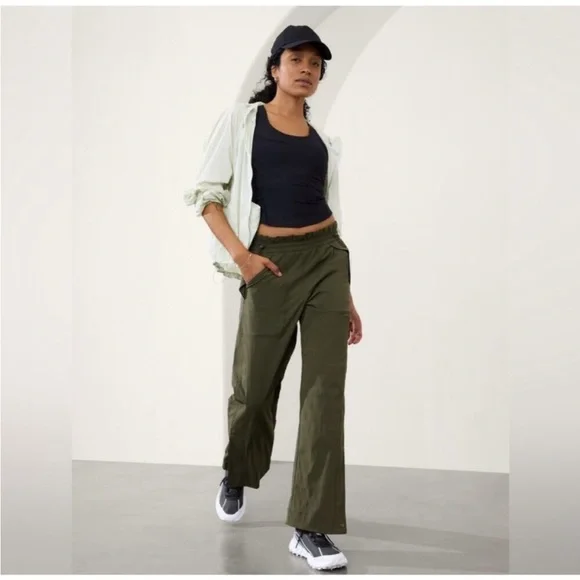 Athleta Trekkie Parachute Pant Dark Green Relaxed size 8 wide leg - Picture 1 of 10